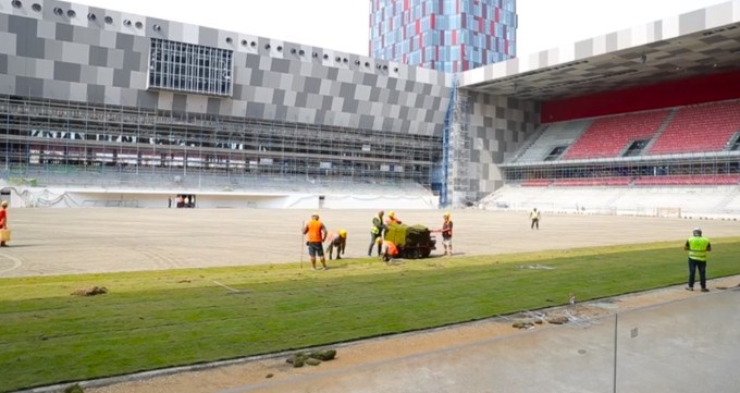 Arena Kombetare drejt perfundimit: Nis shtrimi i tapetit te gjelber, ja kur hapet